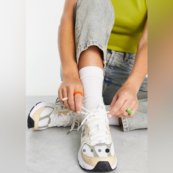 NWT New Balance 530 Beige Silver Women’s Size Men 6.5/Women 8 - Picture 3 of 12